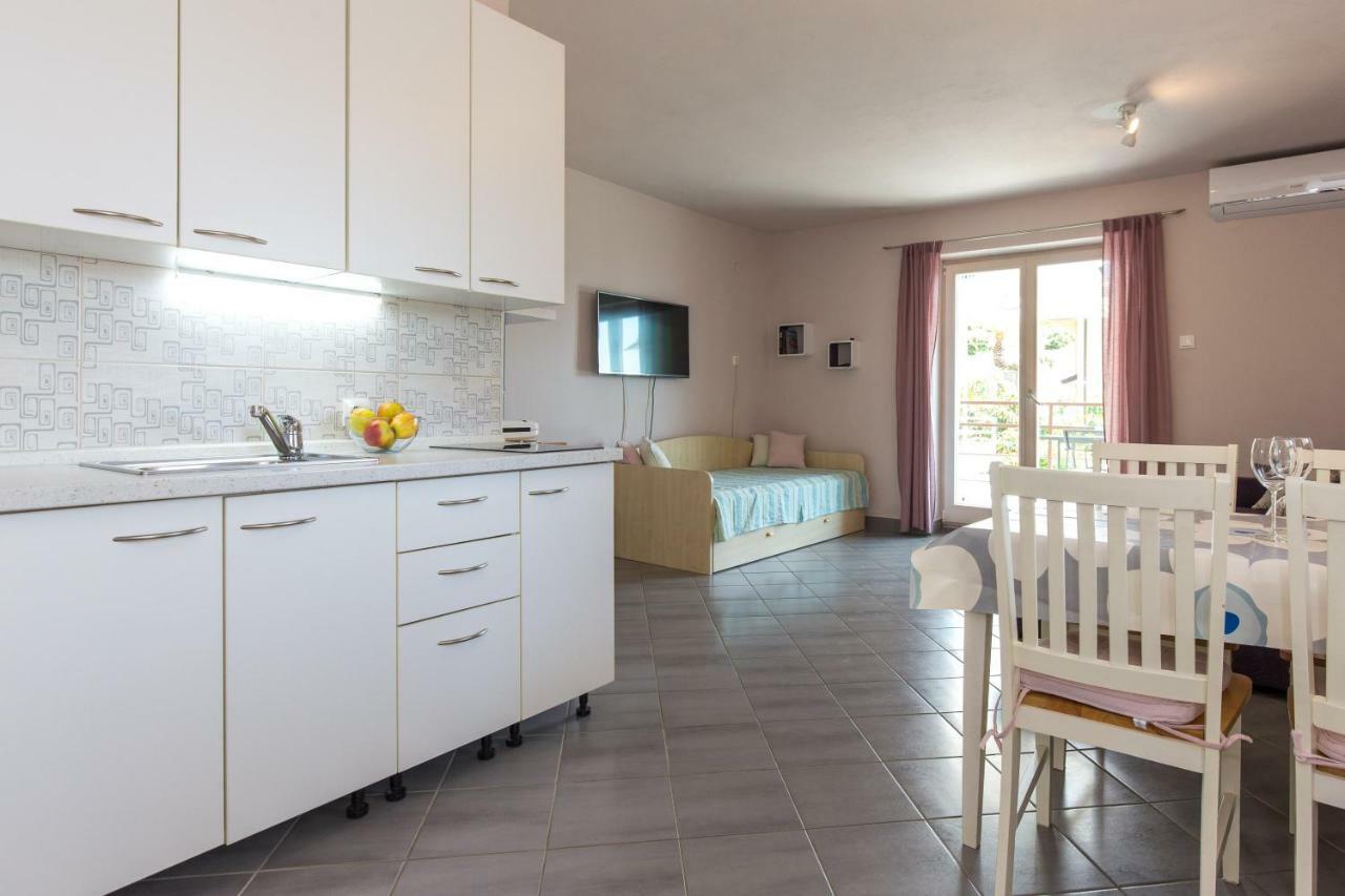 Apartments Marta Krk Town Esterno foto
